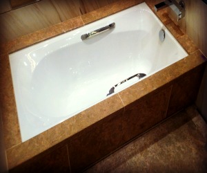 Featured image of post Clear Bathtub Glaze : Refinishing the porcelain tub &amp; sinks: